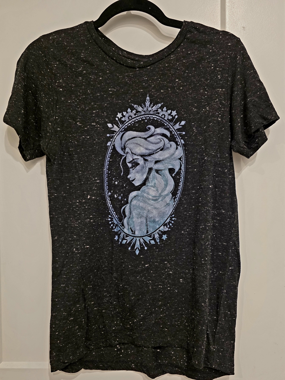 Graphic Short Sleeve Tee in Dark Heather with Pastel Blue Portrait
